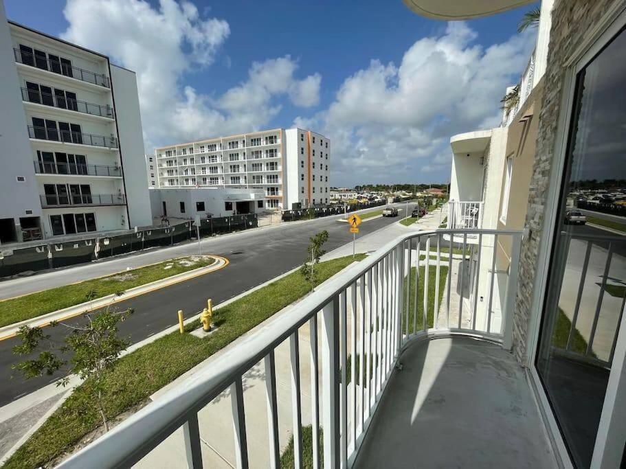 Vacay Spot Experience Luna Sky! 65" Tv Bar, Bbq, Shower Massage Jets, Music, Go To Fl Keys هومستيد المظهر الخارجي الصورة